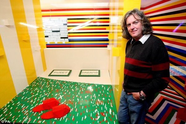 The house consists of 3.3 million Lego bricks. In the photo, the creator of the house is James May.