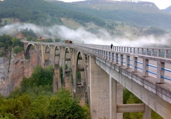 2. Οδική γέφυρα Dzhurdzhevicha. (Όλα ενδιαφέροντα στην ιστοσελίδα - ABCD Κατασκευή Ιστοσελίδων)